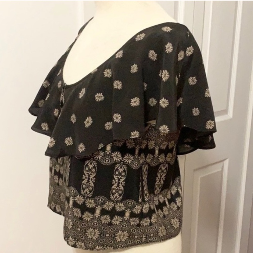 ❄️Free People ❄️curtain top blouse. Size Small